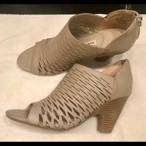 Dana Buchman Booties Shoes DBMEEKATAUPE Size 7.5M